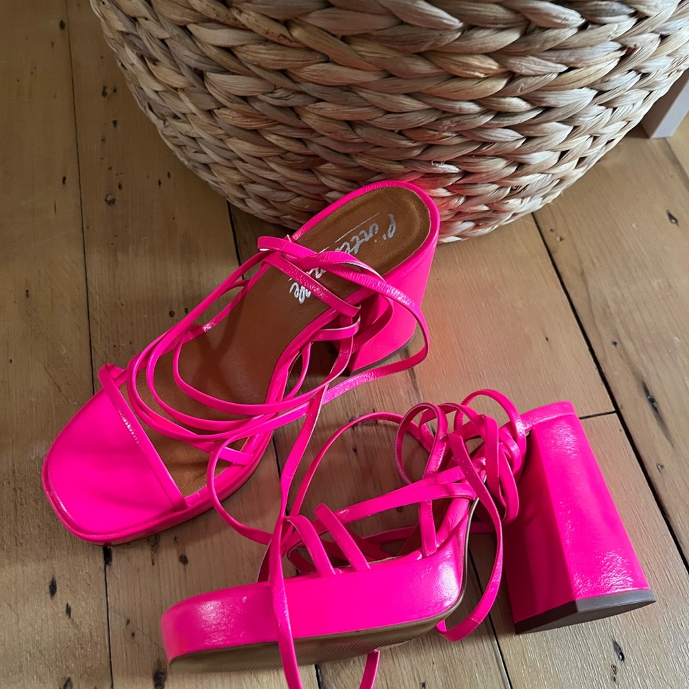Hot pink heels / sandals 👠👡